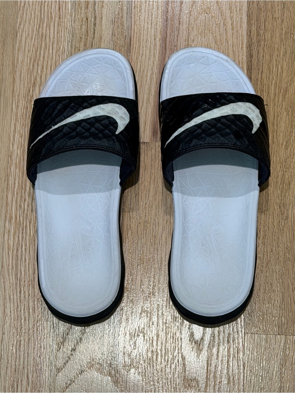 Nike Women's Black Slide Sandals with White Swoosh US size 7
